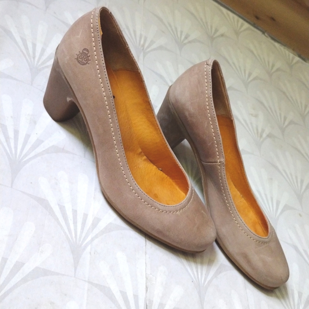 Yokono leather Classic Rounded Toe heels